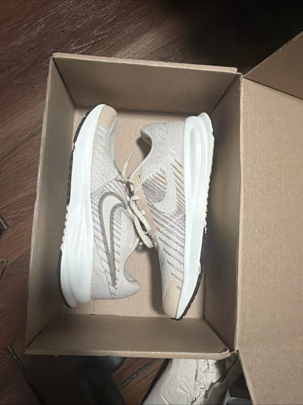 Nike Run Defy Women's Gray Beige Low Top Lace Up Mesh Sneakers HM9593-100 Sz 9
